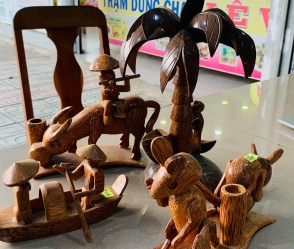 Tượng Gỗ Chạm Khắc Dân Gian